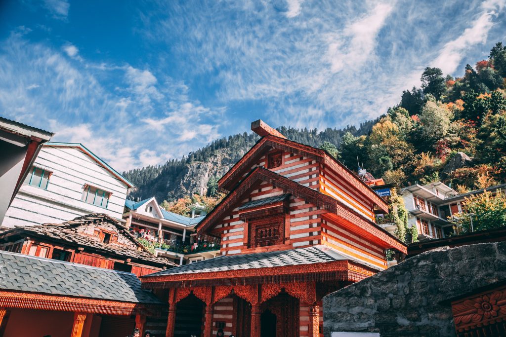 A beautiful roadside cottage hostel in Manali