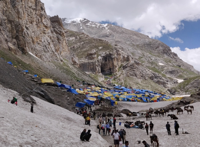 Way to the Amarnath Cave