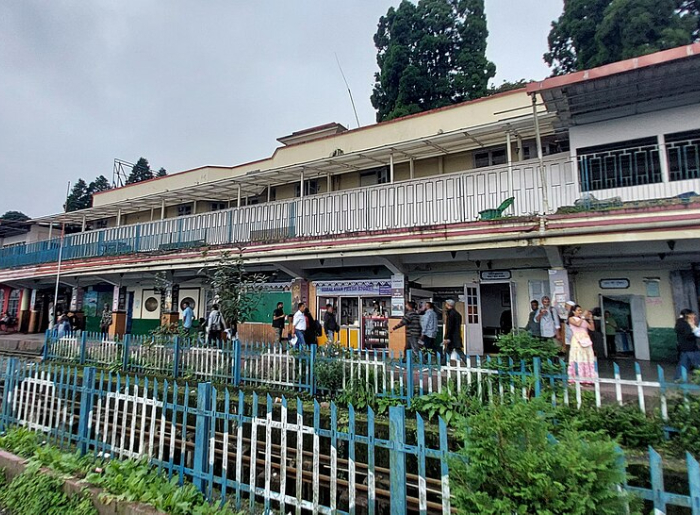 how to book toy train in darjeeling