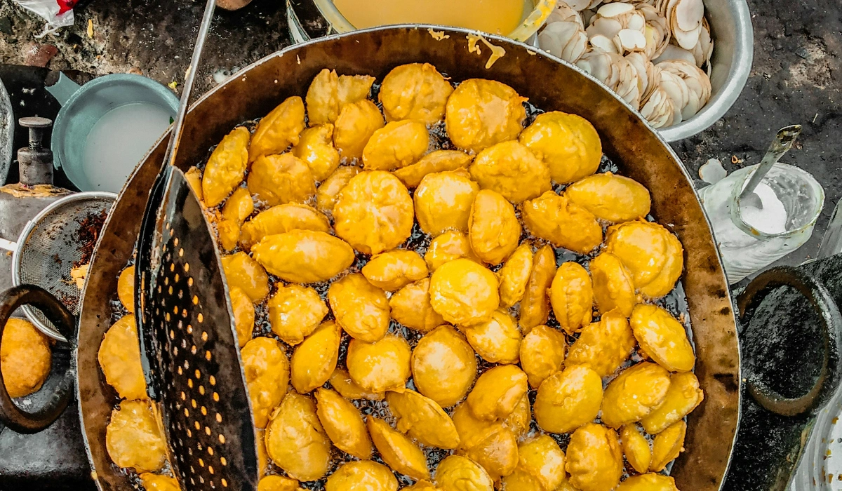 Dine and Dish, Ft. Ashok Vada Pav