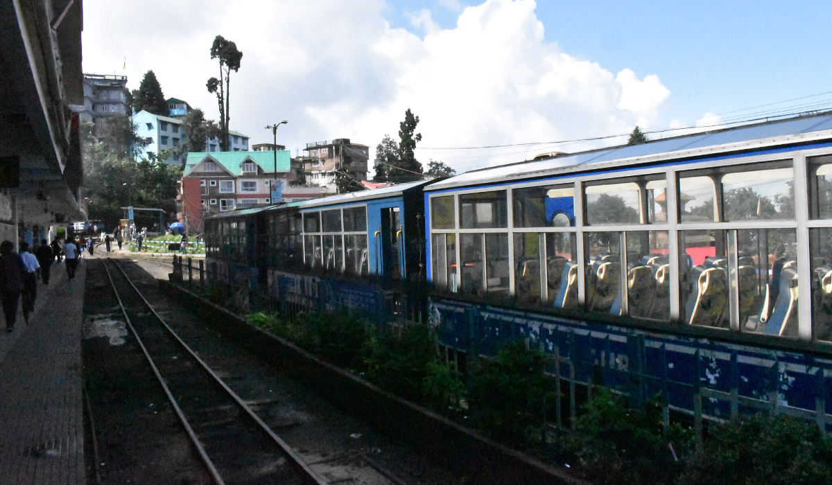 how to book toy train in darjeeling