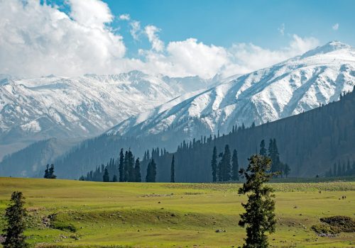 Where To Experience Snowfall This Christmas In India & Nearby